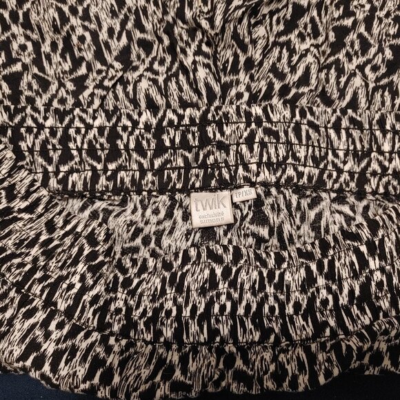 Black and white print pull-on pants - with pockets! - Picture 4 of 5